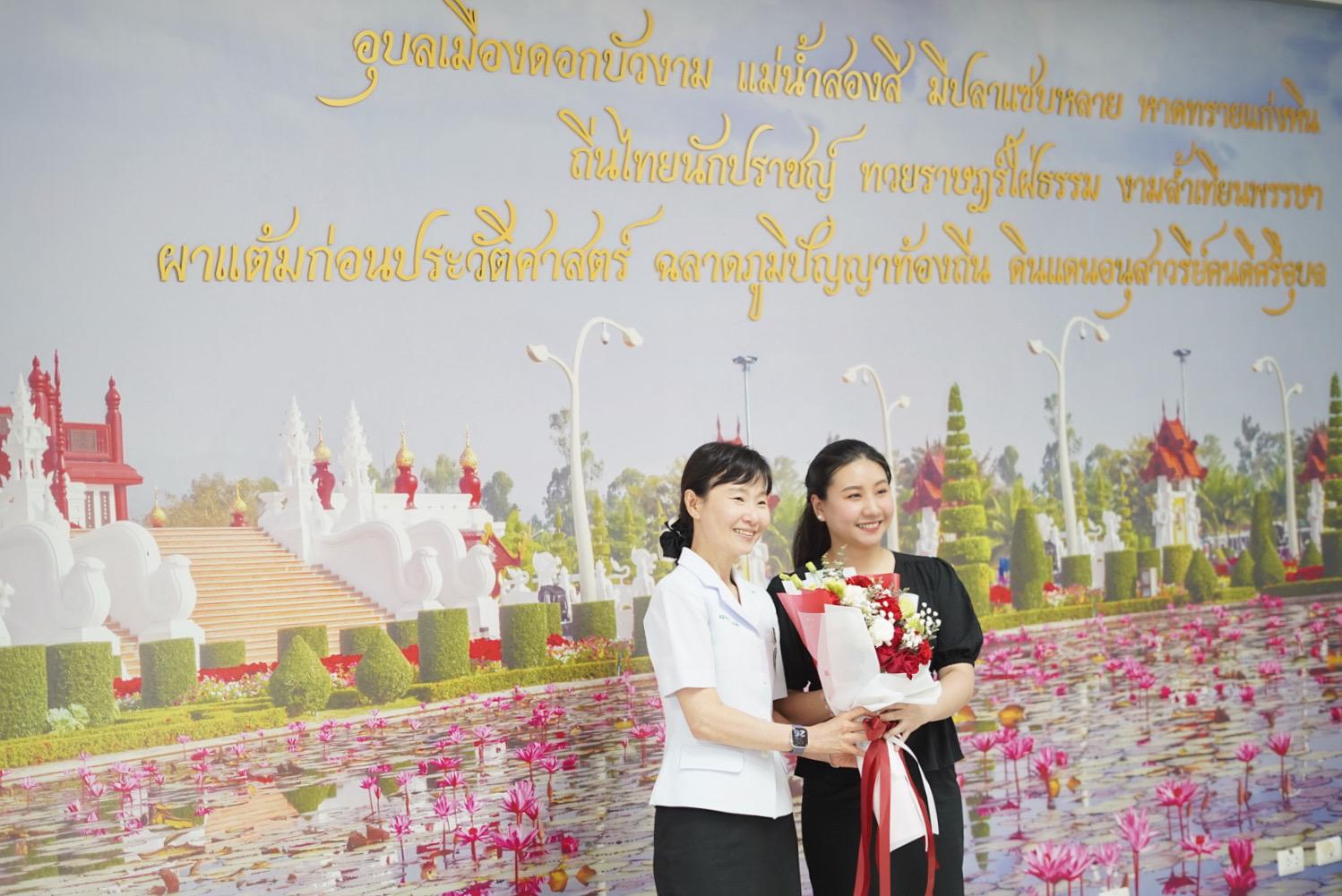 ทพญ.วารินทร์ ประชาสุจิต (หมอเอสไมล์) ที่ได้รับการปรับตำแหน่งขึ้นเป็น ทันตแพทย์ชำนาญการพิเศษ (ด้านทันตกรรม)